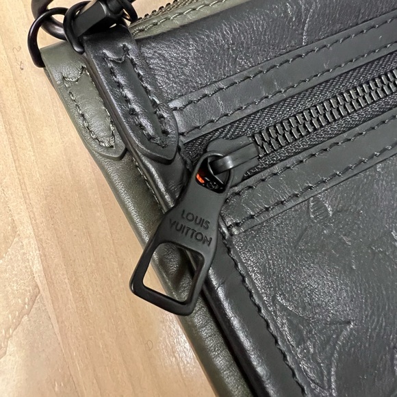 Pre-owned 2019 Monogram Shadow Double Flat Messenger Bag - Picture 7 of 16